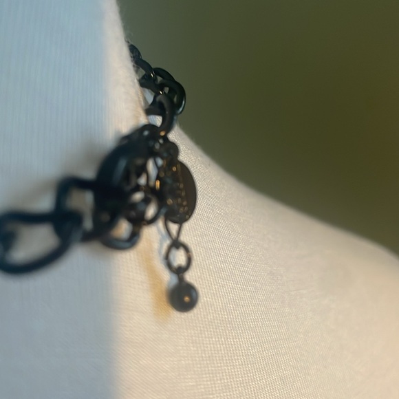 Metallic, rhinestone and enamel floral necklace - Picture 2 of 2